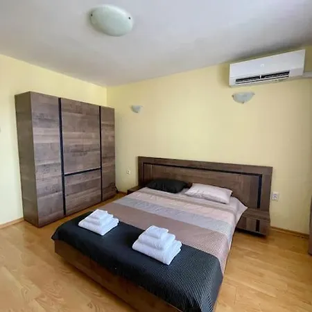 Lovita With A Garage Lägenhet *