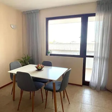 Lovita With A Garage Lägenhet